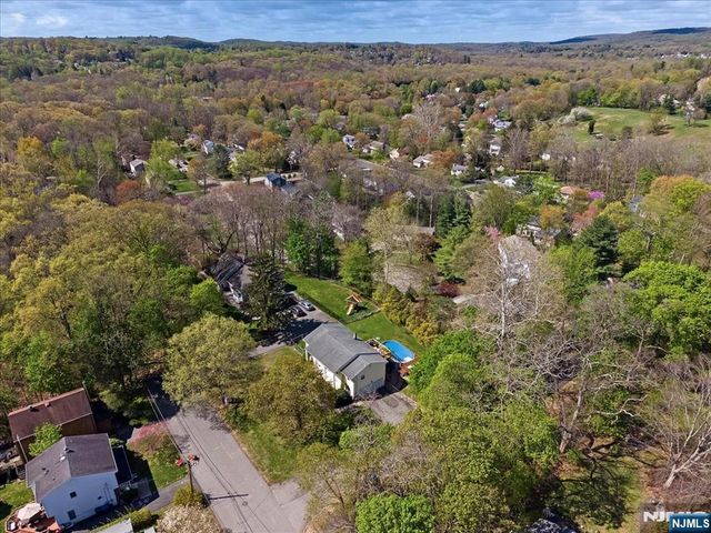 26 Meslar Road, Morris Township, NJ 07950