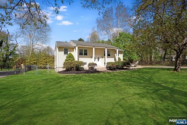 26 Meslar Road, Morris Township, NJ 07950
