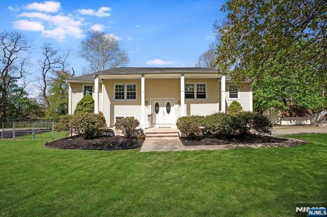 26 Meslar Road, Morris Township, NJ 07950