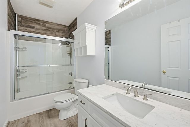 26 Oakwood St 26, Boston, MA 02136