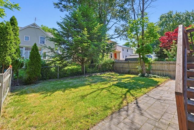 26 Oakwood St 26, Boston, MA 02136