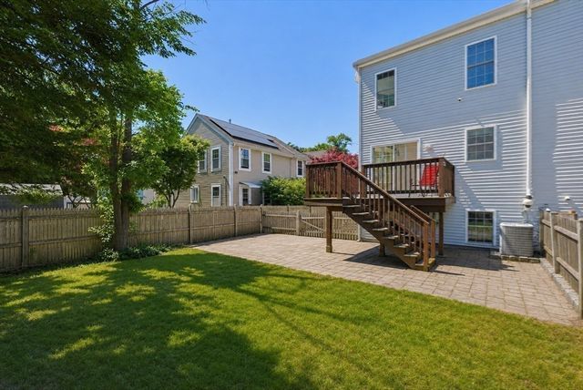 26 Oakwood St 26, Boston, MA 02136