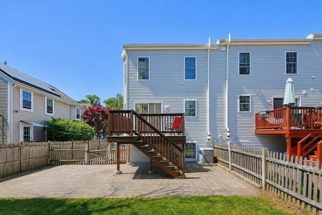 26 Oakwood St 26, Boston, MA 02136