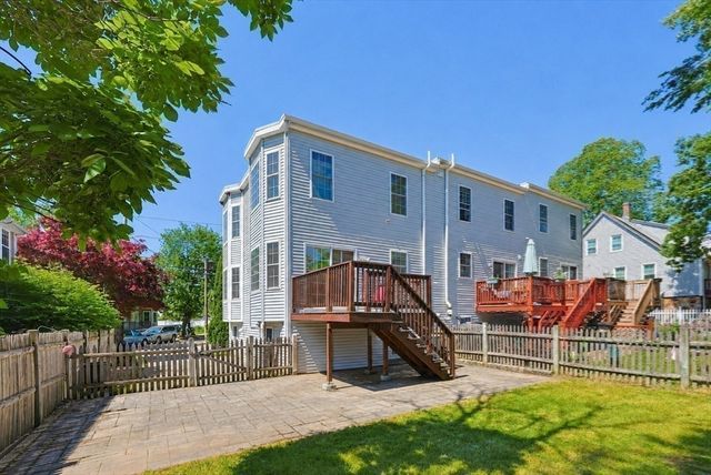 26 Oakwood St 26, Boston, MA 02136