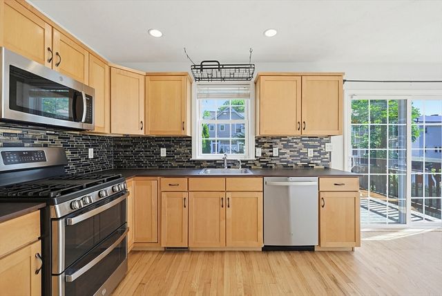 26 Oakwood St 26, Boston, MA 02136