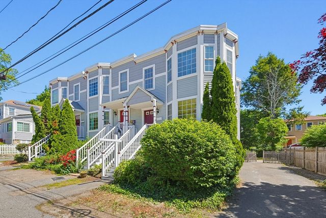 26 Oakwood St 26, Boston, MA 02136