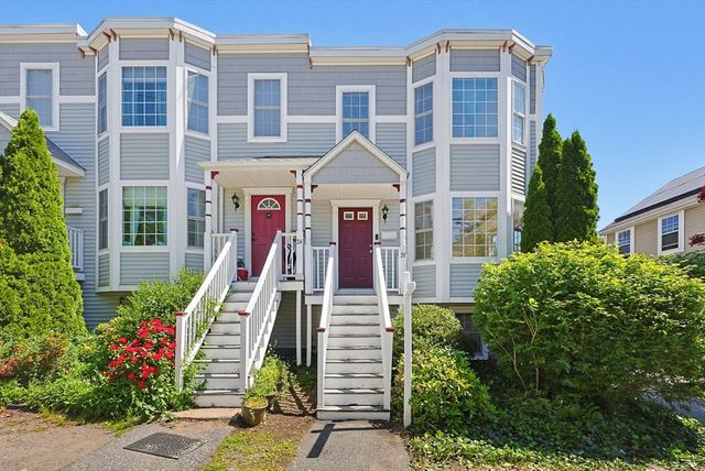 26 Oakwood St 26, Boston, MA 02136