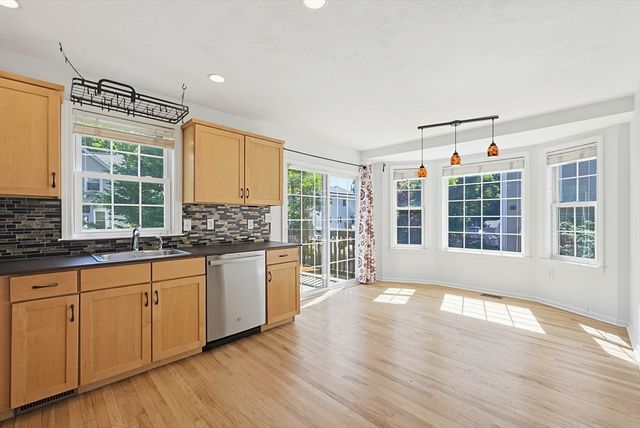 26 Oakwood St 26, Boston, MA 02136