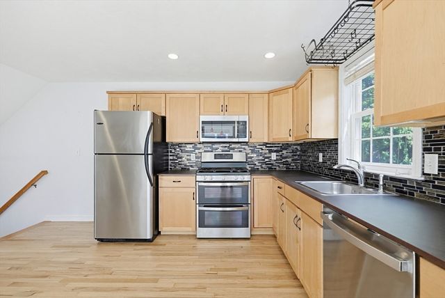 26 Oakwood St 26, Boston, MA 02136