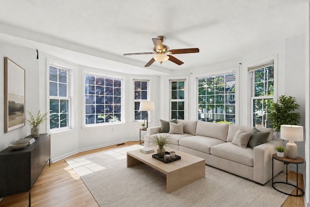 26 Oakwood St 26, Boston, MA 02136