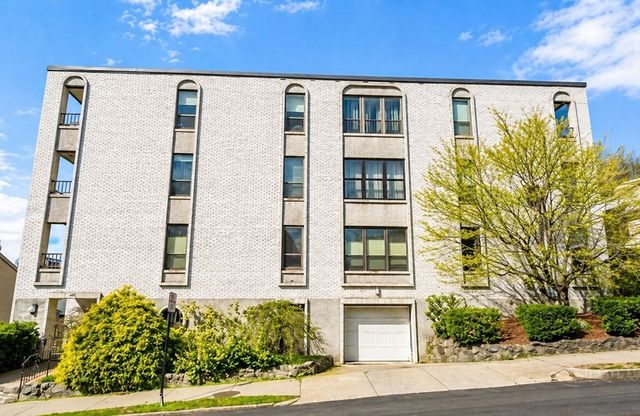 405 Langley Rd 2A, Newton, MA 02459