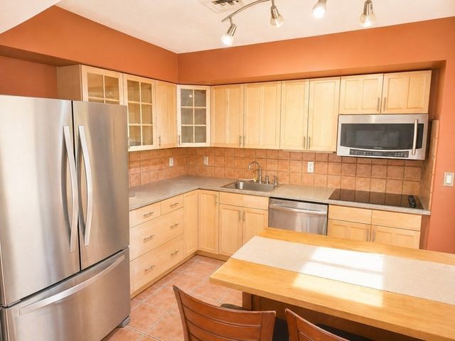 405 Langley Rd 2A, Newton, MA 02459