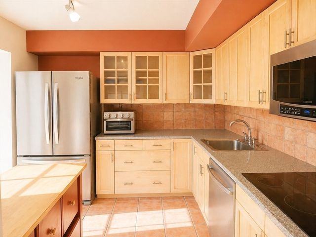 405 Langley Rd 2A, Newton, MA 02459