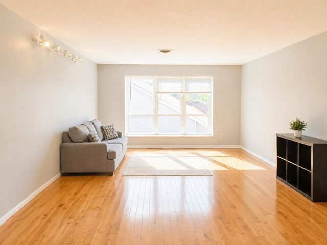 405 Langley Rd 2A, Newton, MA 02459