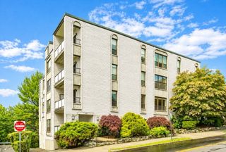 405 Langley Rd 2A, Newton, MA 02459