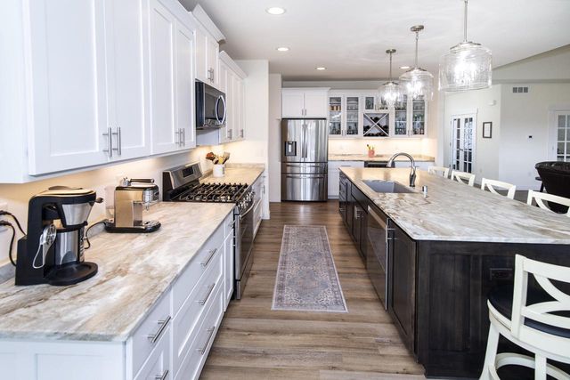 638 Red Oak DRIVE, Summit, WI 53066