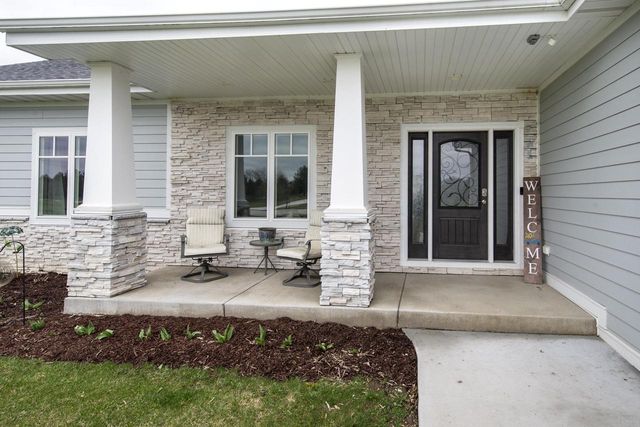 638 Red Oak DRIVE, Summit, WI 53066