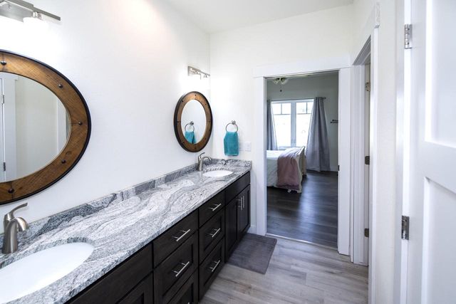 638 Red Oak DRIVE, Summit, WI 53066