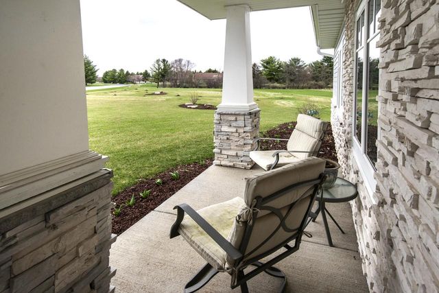 638 Red Oak DRIVE, Summit, WI 53066