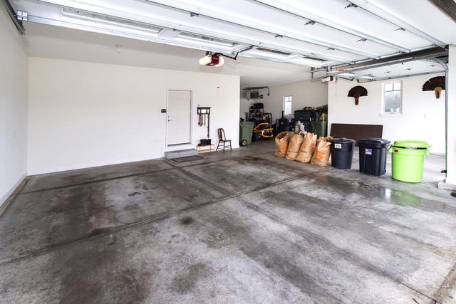 638 Red Oak DRIVE, Summit, WI 53066