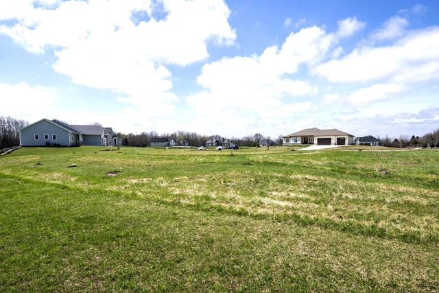638 Red Oak DRIVE, Summit, WI 53066