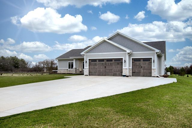 638 Red Oak DRIVE, Summit, WI 53066