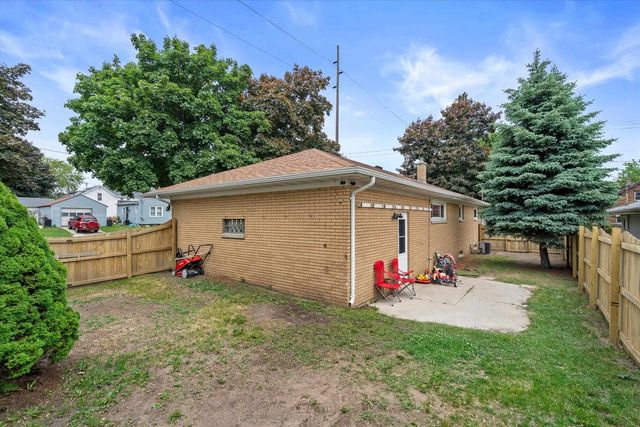 1201 S 19TH STREET, Manitowoc, WI 54220