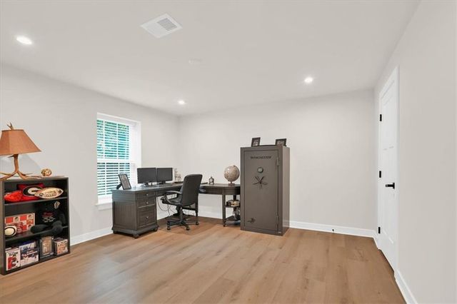 125 Longwood Drive, Fayetteville, GA 30215