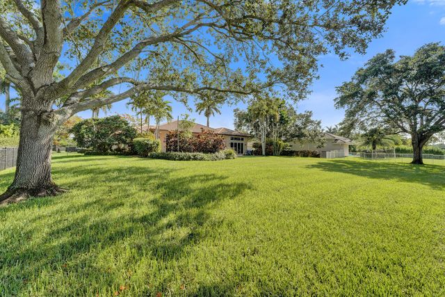 10324 SW 26th Street, Davie, FL 33324