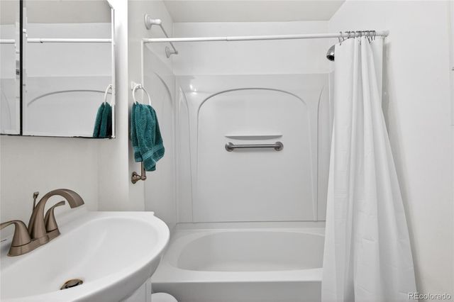 8165 W 17th Avenue, Lakewood, CO 80214