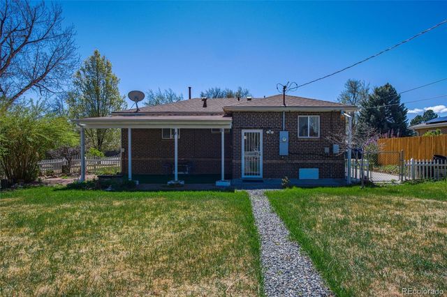 8165 W 17th Avenue, Lakewood, CO 80214