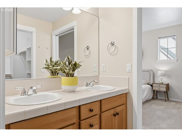 7247 Ne STONEYBROOK St, Hillsboro, OR 97124