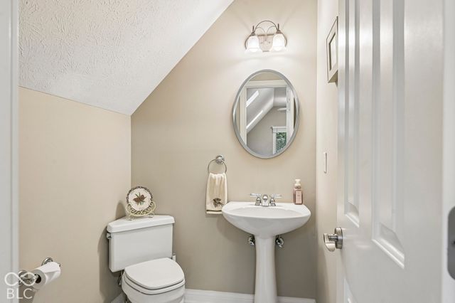 8715 Vintner Way, Indianapolis, IN 46256