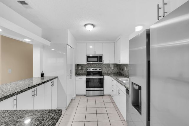 2070 NW 109th Avenue, Sunrise, FL 33322