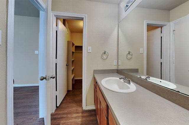 2822 Wisner Circle, Houston, TX 77014