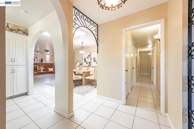 2444 Douglas St, Union City, CA 94587