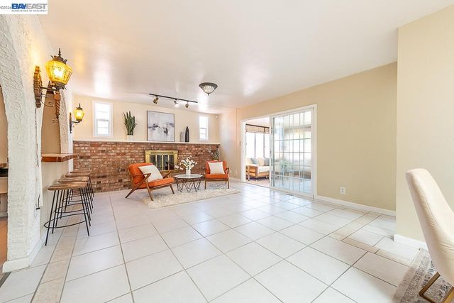 2444 Douglas St, Union City, CA 94587