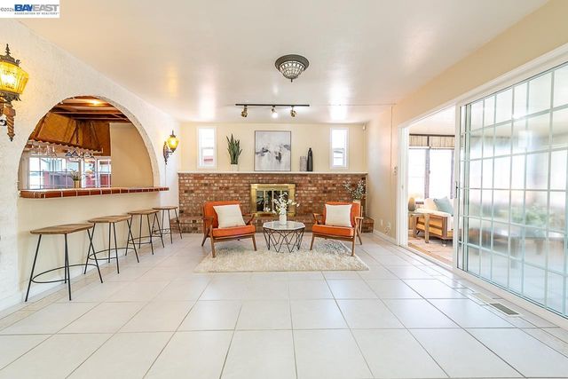 2444 Douglas St, Union City, CA 94587