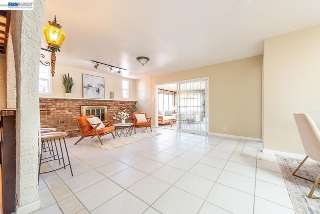 2444 Douglas St, Union City, CA 94587