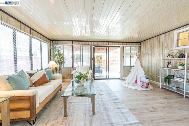 2444 Douglas St, Union City, CA 94587