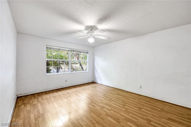 3111 Andorra CT, Naples, FL 34109