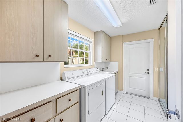 3111 Andorra CT, Naples, FL 34109