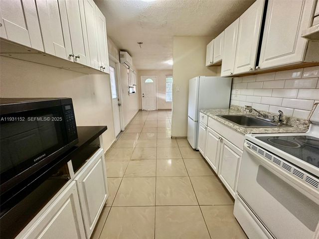 6154 Flagler St ., Hollywood, FL 33023