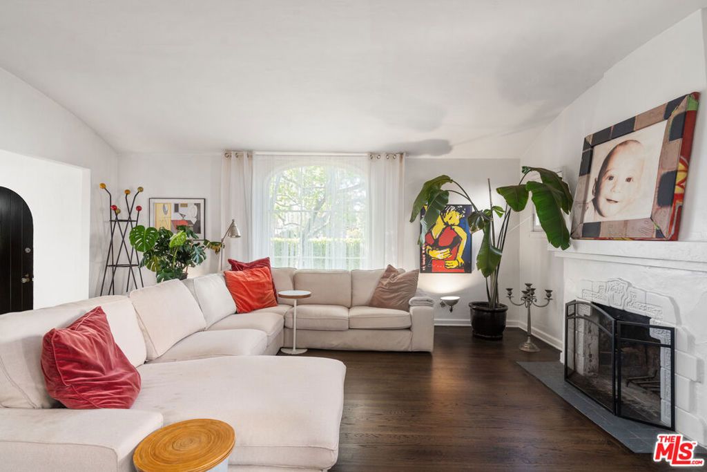 Image 11 of property listing at 1118 Grant Avenue, Venice, CA 90291