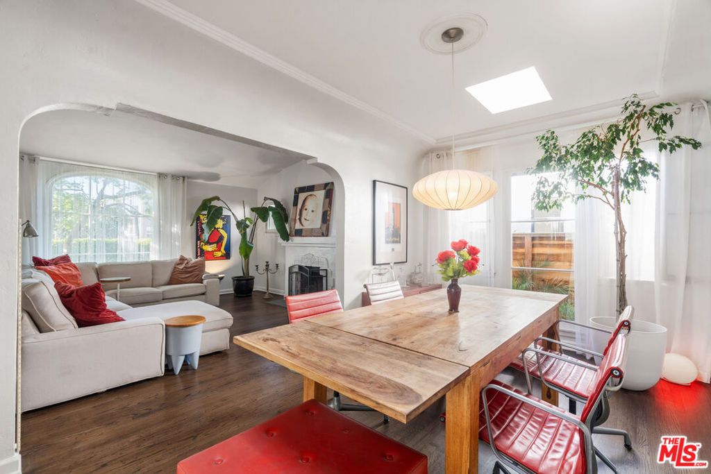 Image 13 of property listing at 1118 Grant Avenue, Venice, CA 90291