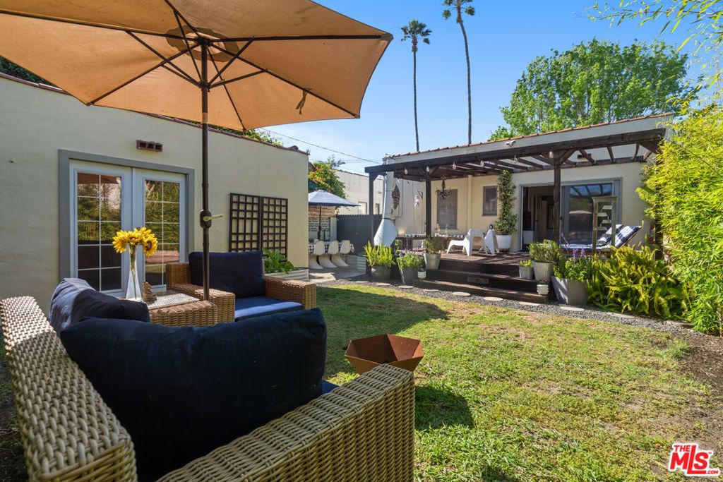 Image 22 of property listing at 1118 Grant Avenue, Venice, CA 90291