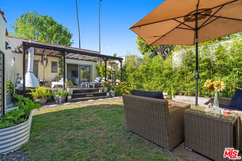 Image 23 of property listing at 1118 Grant Avenue, Venice, CA 90291