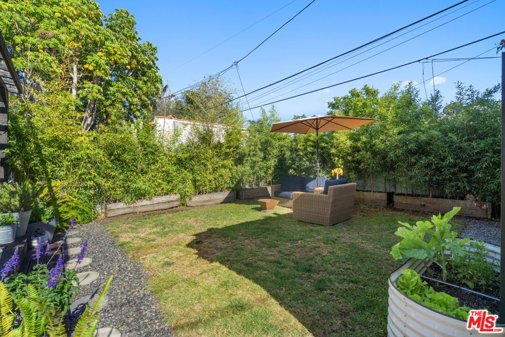 Image 24 of property listing at 1118 Grant Avenue, Venice, CA 90291