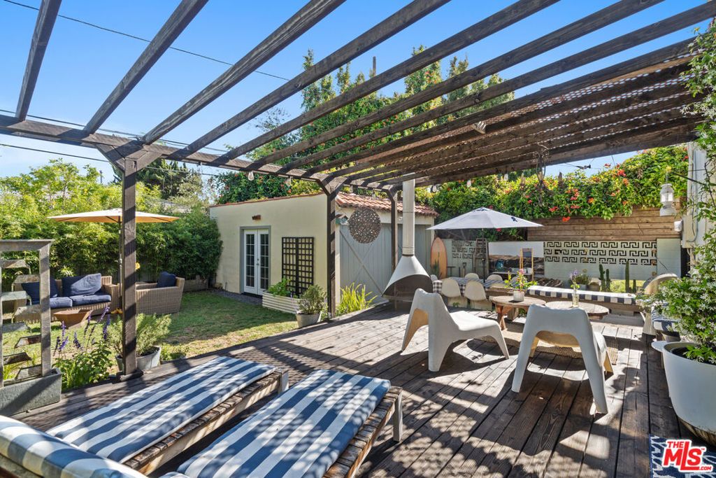 Image 27 of property listing at 1118 Grant Avenue, Venice, CA 90291