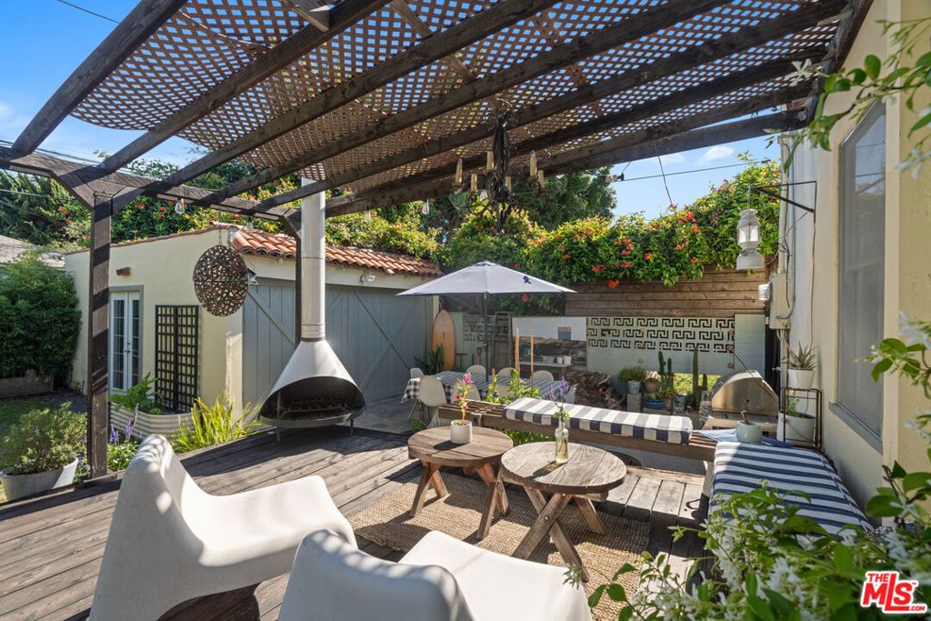 Image 28 of property listing at 1118 Grant Avenue, Venice, CA 90291